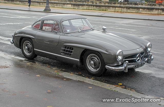 Mercedes 300SL spotted in Paris, France
