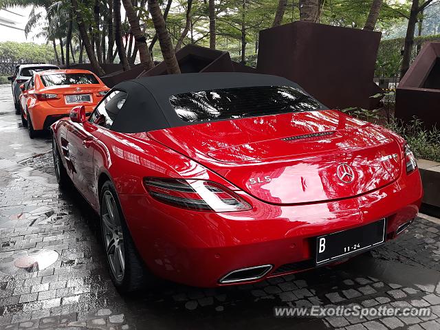 Mercedes SLS AMG spotted in Jakarta, Indonesia