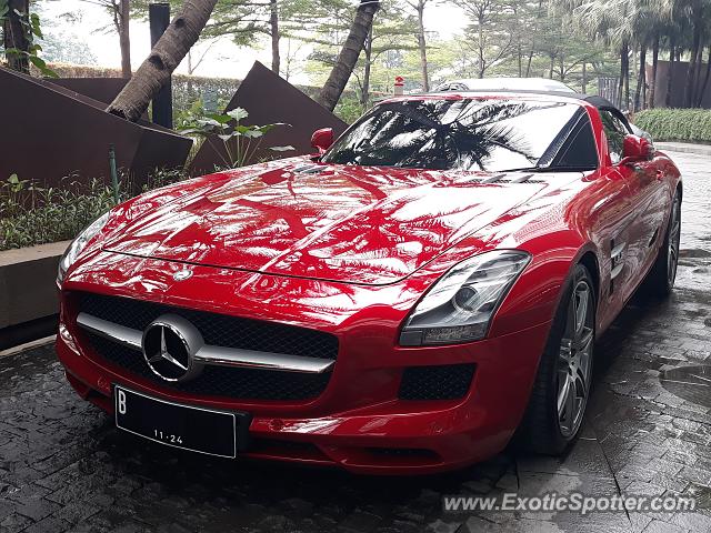 Mercedes SLS AMG spotted in Jakarta, Indonesia