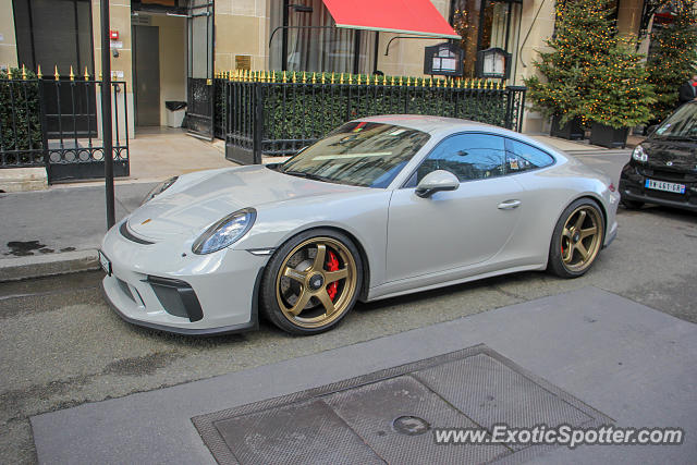 Porsche 911 GT3 spotted in Paris, France