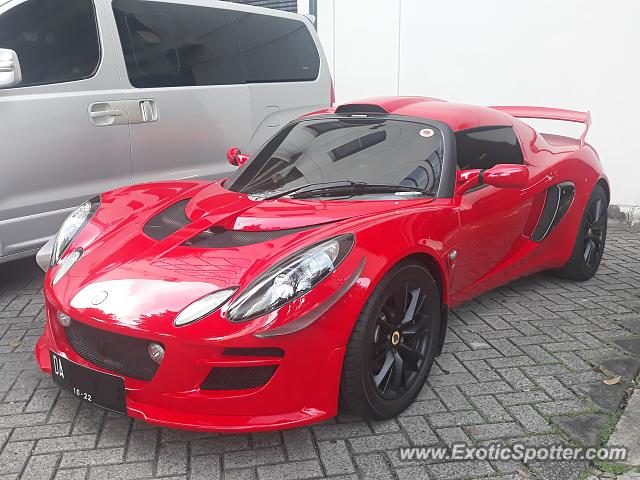 Lotus Exige spotted in Jakarta, Indonesia