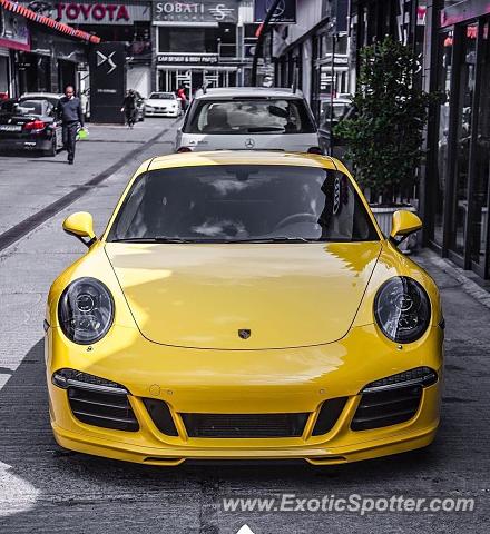 Porsche 911 spotted in Tehran, Iran
