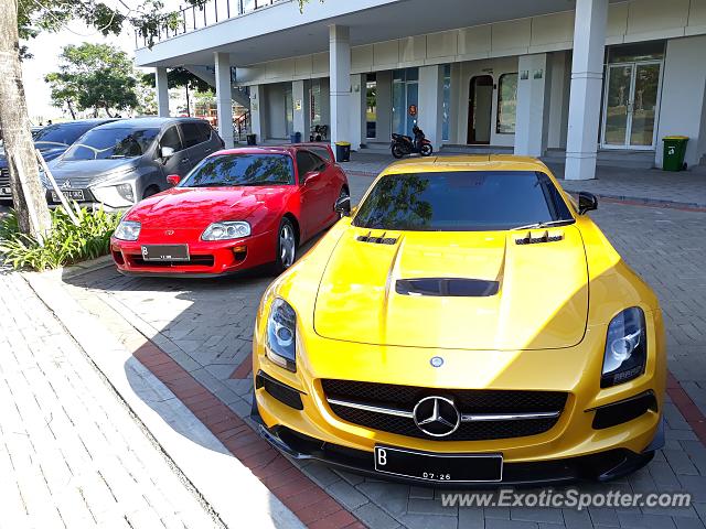 Mercedes SLS AMG spotted in Jakarta, Indonesia