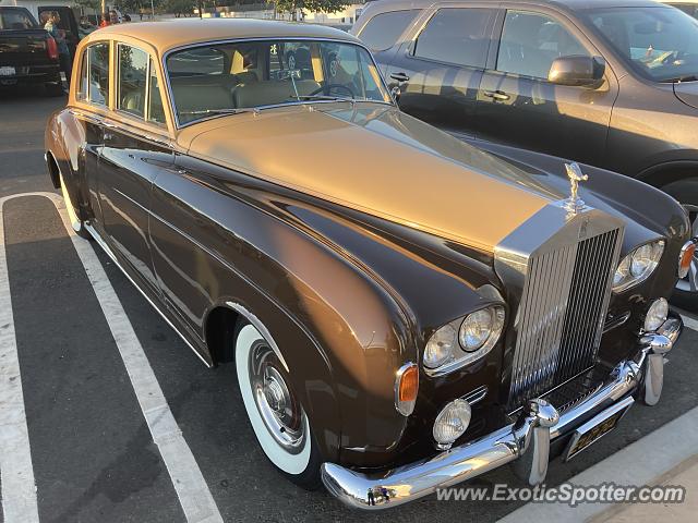 Rolls-Royce Silver Cloud spotted in Dublin, California