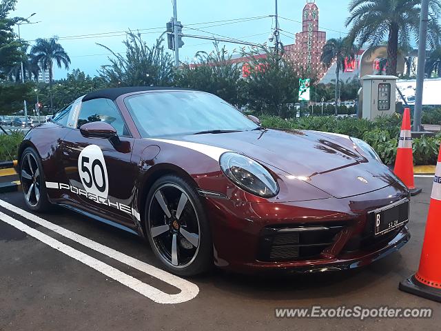 Porsche 911 spotted in Jakarta, Indonesia