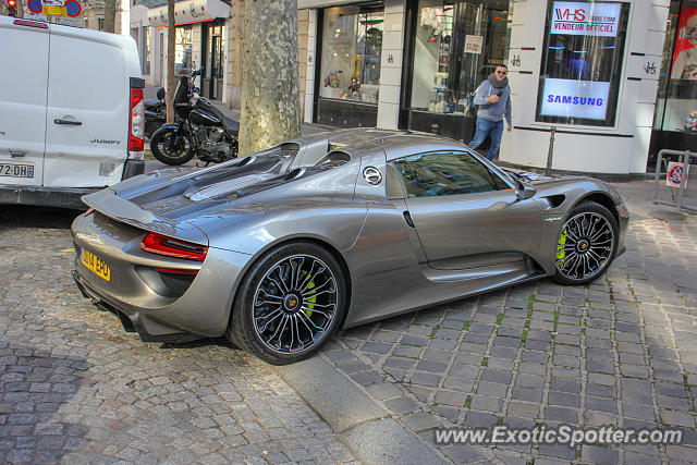 Porsche 918 Spyder spotted in Paris, France