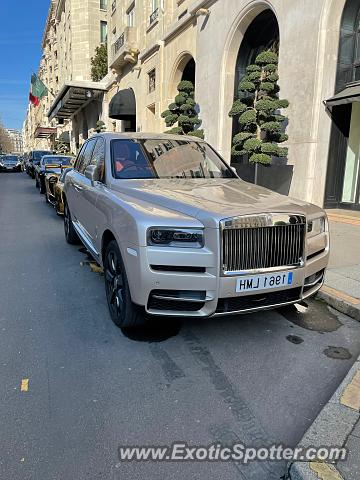 Rolls-Royce Cullinan spotted in Paris, France
