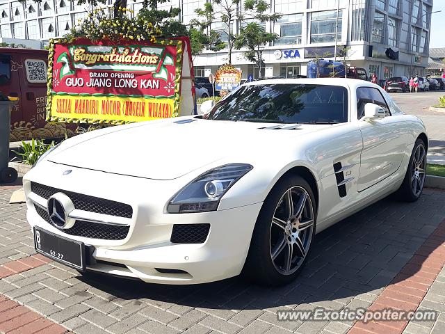 Mercedes SLS AMG spotted in Jakarta, Indonesia