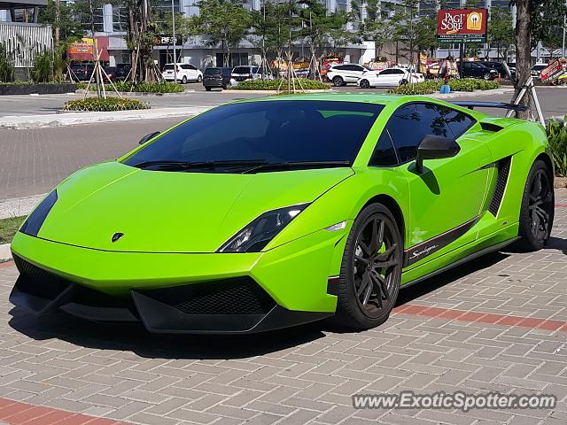Lamborghini Gallardo spotted in Jakarta, Indonesia