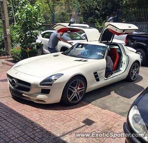 Mercedes SLS AMG spotted in Tehran, Iran