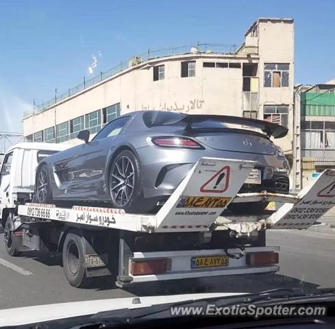 Mercedes SLS AMG spotted in Tehran, Iran