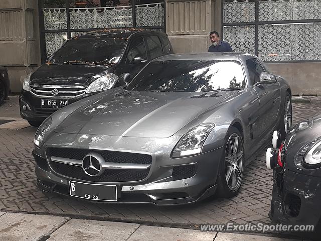 Mercedes SLS AMG spotted in Jakarta, Indonesia
