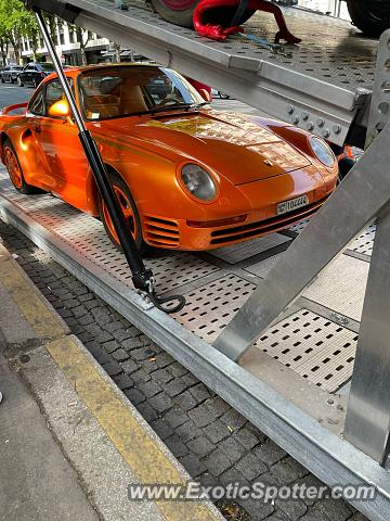 Porsche 959 spotted in Paris, France