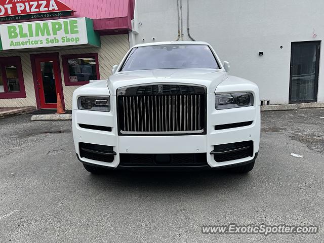 Rolls-Royce Cullinan spotted in Cliffside park, New Jersey