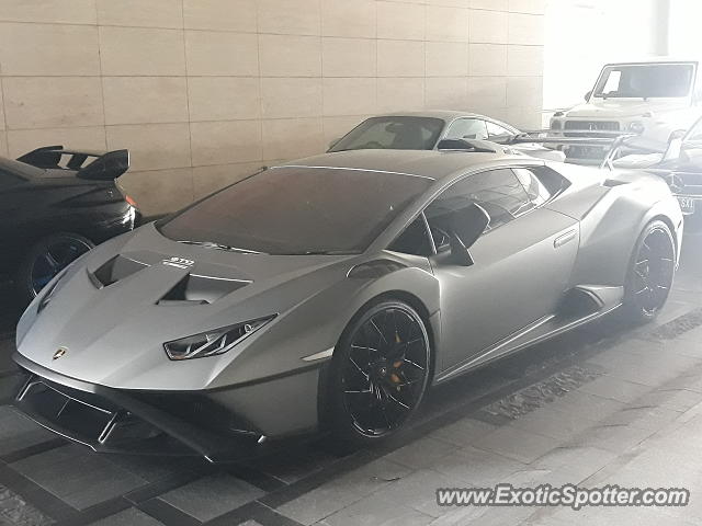 Lamborghini Huracan spotted in Jakarta, Indonesia
