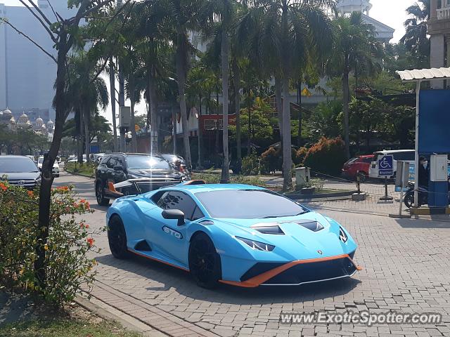 Lamborghini Huracan spotted in Jakarta, Indonesia