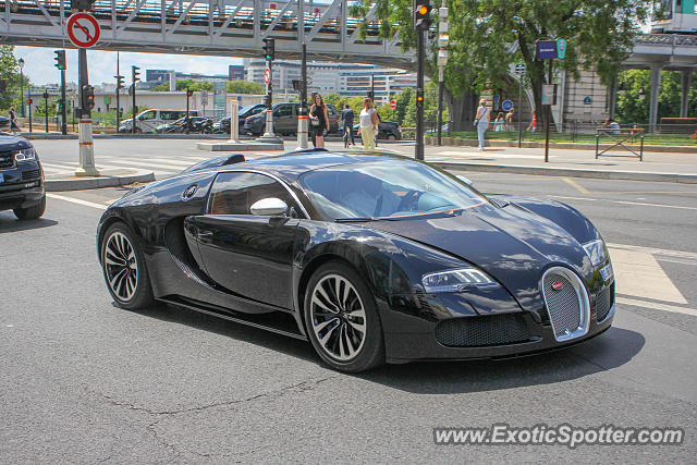 Bugatti Veyron spotted in Paris, France