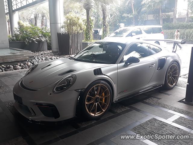 Porsche 911 GT3 spotted in Jakarta, Indonesia