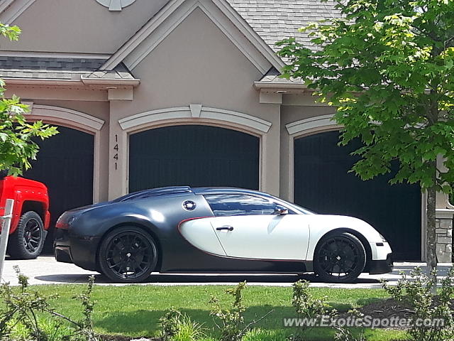 Bugatti Veyron spotted in London, Canada