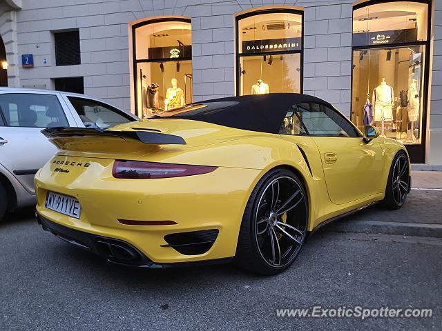 Porsche 911 Turbo spotted in Warsaw, Poland