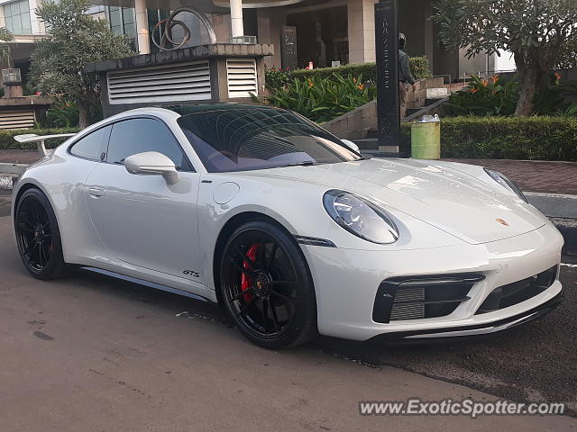 Porsche 911 spotted in Jakarta, Indonesia