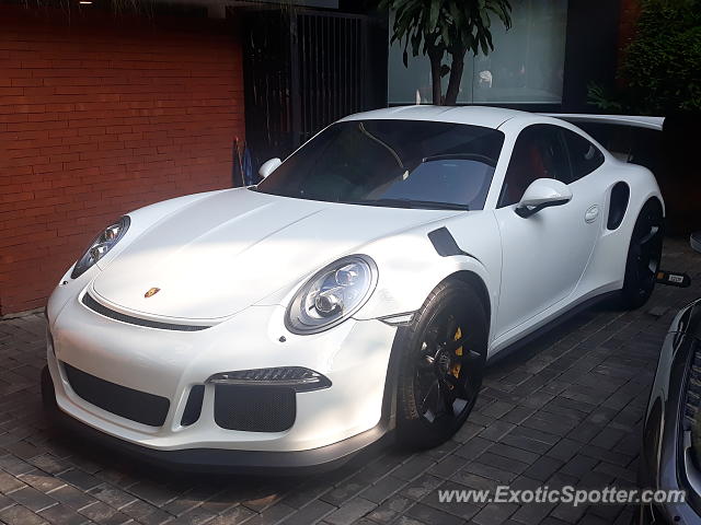 Porsche 911 GT3 spotted in Jakarta, Indonesia