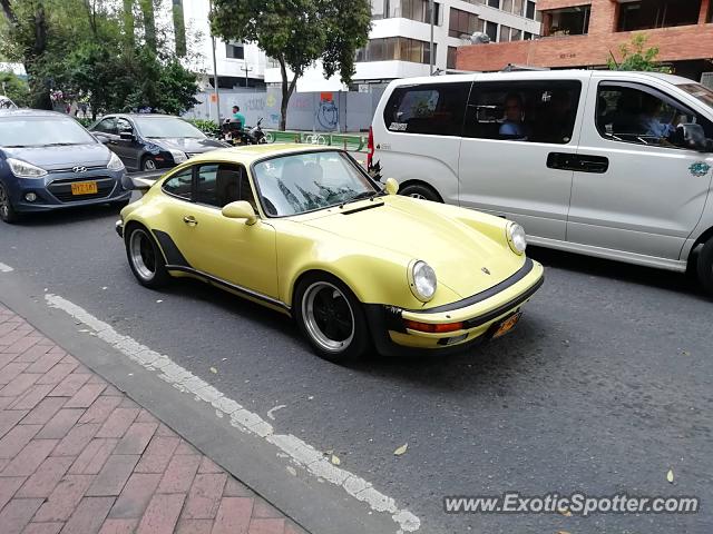 Porsche 911 Turbo spotted in Bogota, Colombia