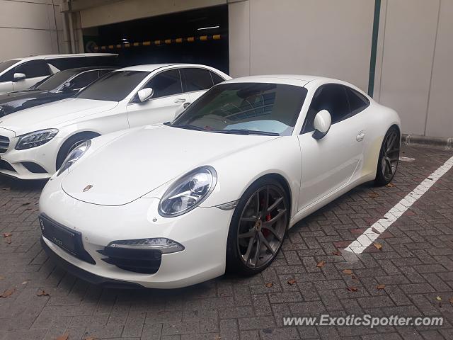 Porsche 911 spotted in Jakarta, Indonesia