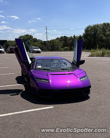 Lamborghini Countach spotted in Wayzata, Minnesota