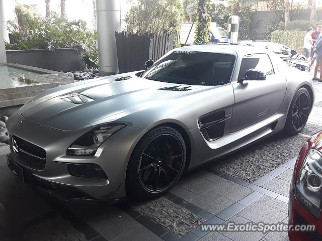 Mercedes SLS AMG spotted in Jakarta, Indonesia