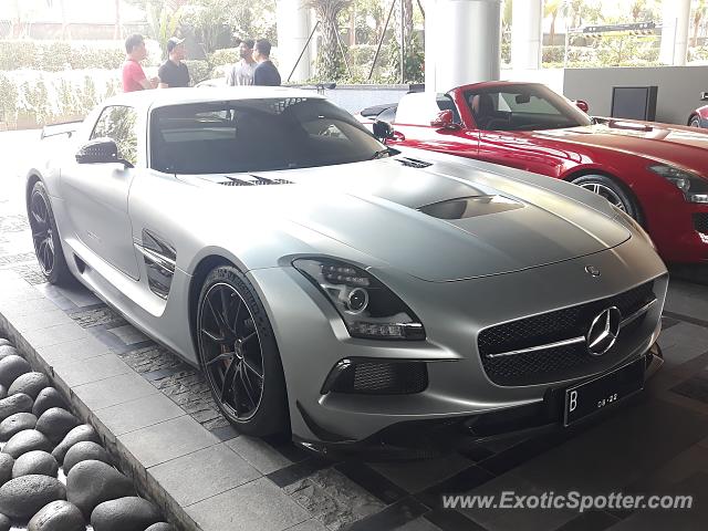 Mercedes SLS AMG spotted in Jakarta, Indonesia
