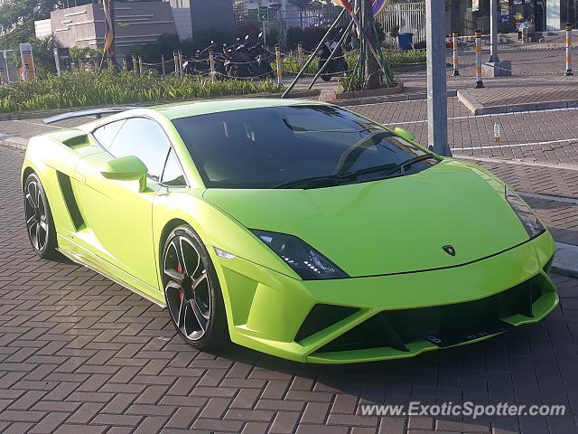 Lamborghini Gallardo spotted in Jakarta, Indonesia