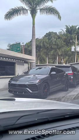 Lamborghini Urus spotted in Caracas, Venezuela