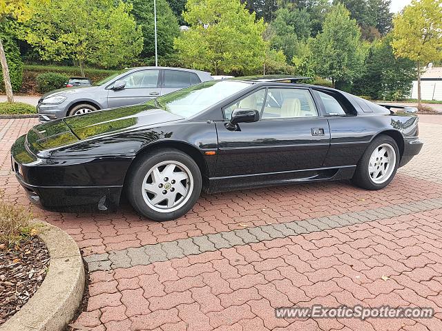 Lotus Esprit spotted in Perl, Germany