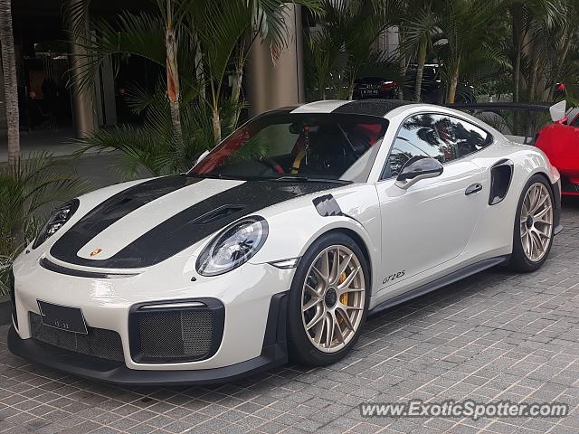 Porsche 911 GT2 spotted in Jakarta, Indonesia
