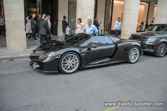 Porsche 918 Spyder spotted in Paris, France
