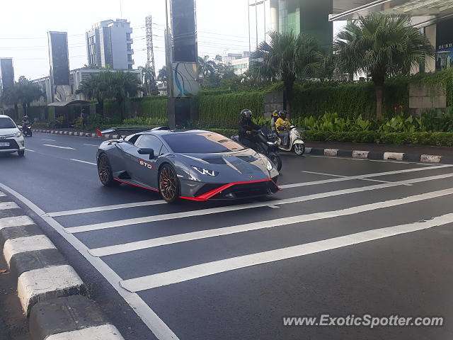 Lamborghini Huracan spotted in Jakarta, Indonesia