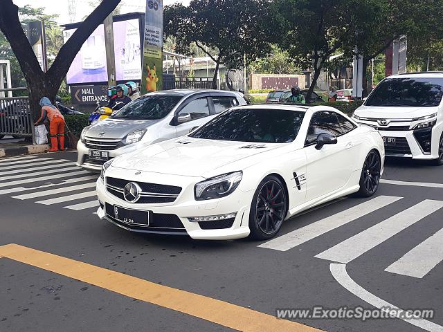 Mercedes SL 65 AMG spotted in Jakarta, Indonesia