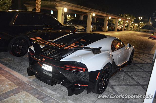 Bugatti Chiron spotted in Sunny Isles Beac, Florida