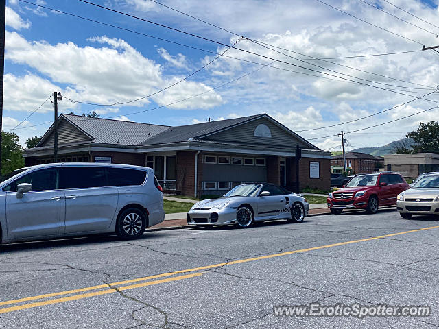Porsche 911 Turbo spotted in Brevard, North Carolina