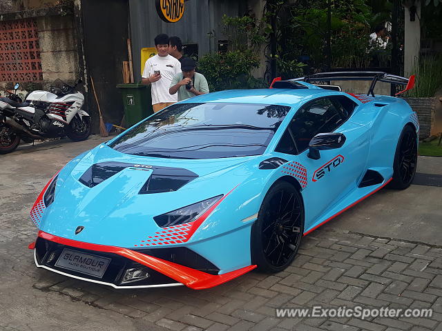 Lamborghini Huracan spotted in Jakarta, Indonesia