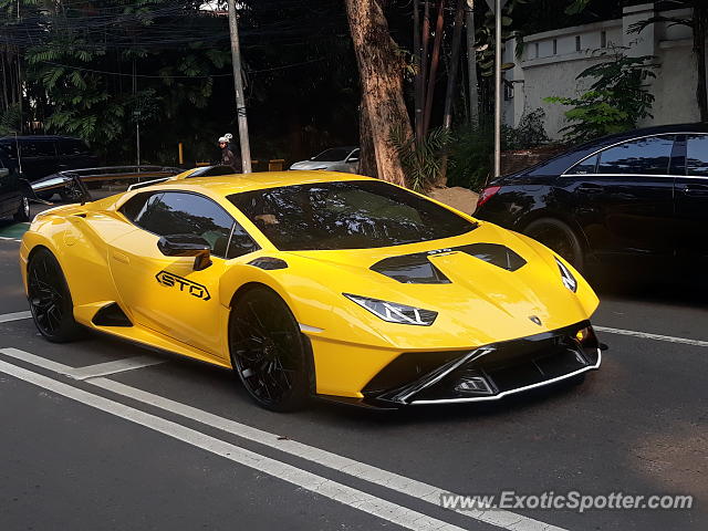 Lamborghini Huracan spotted in Jakarta, Indonesia