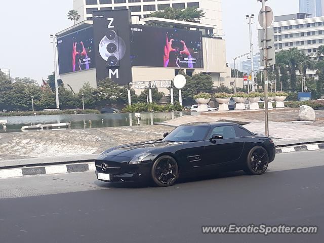 Mercedes SLS AMG spotted in Jakarta, Indonesia