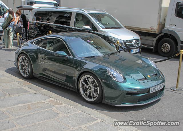 Porsche 911 GT3 spotted in Paris, France