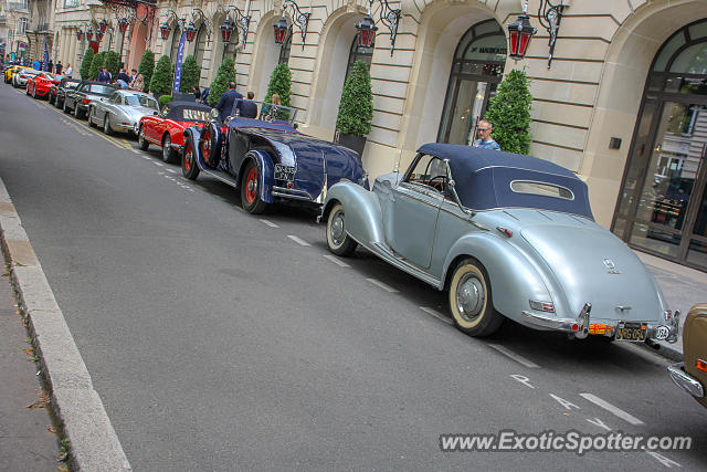Mercedes 300SL spotted in Paris, France