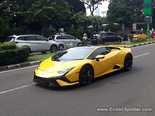 Lamborghini Huracan spotted in Jakarta, Indonesia