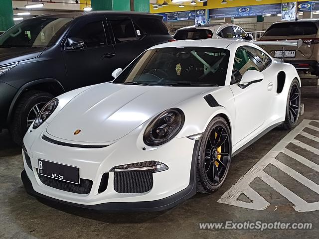 Porsche 911 GT3 spotted in Jakarta, Indonesia