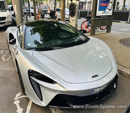 Mclaren 765LT spotted in Paris, France