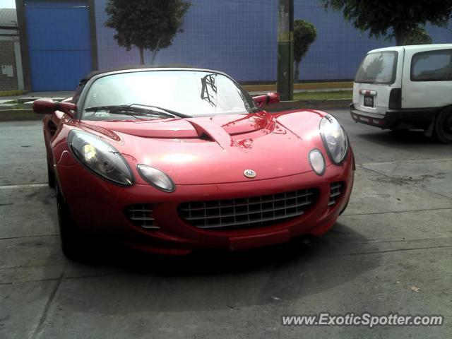 Lotus Elise spotted in Lima, Peru