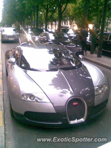 Bugatti Veyron spotted in Paris, France
